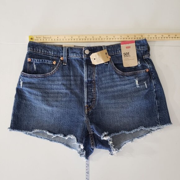 NWT Levis 501 Womens High-Rise Distressed Denim Shorts Size 32 Casual Classic - Picture 3 of 6